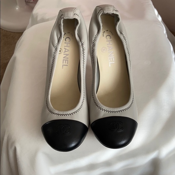 Chanel pumps classic cream and black. - Picture 3 of 7